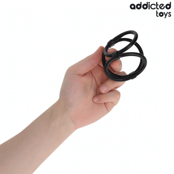 Anello fallico triplo Addicted Toys, con i suoi tre anelli di misura diversa