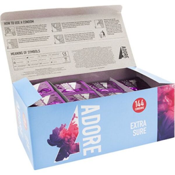 Preservativi Pasante Adore Extra Sure nel loro involucro quadrato