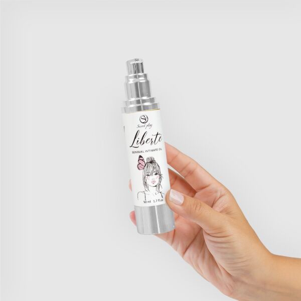 Olio idratante intimo Secret Play Liberté nel suo flacone airless da 50 ml