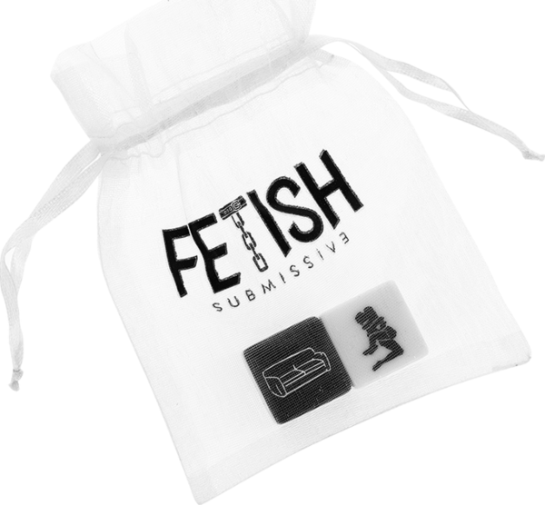 Dadi erotici Fetish Submissive, uno bianco e uno nero, accanto al loro sacchetto di raso